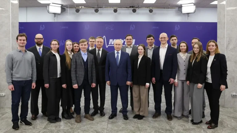 Tổng thống Putin tới thăm Đại học MIPT nhân Ngày Sinh viên 7 tong thong putin toi tham dai hoc mipt nhan ngay sinh vien 2