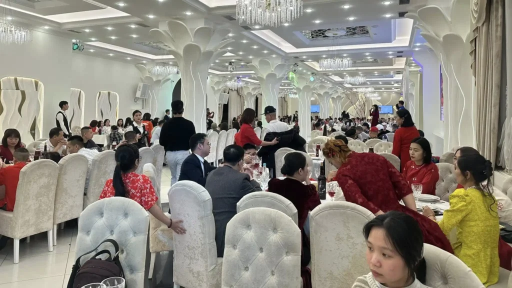 du hoc sinh nga va xuan que huong giua long ekaterinburg 2