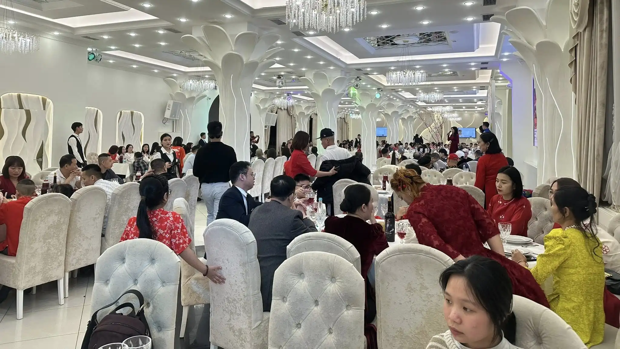 du hoc sinh nga va xuan que huong giua long ekaterinburg 2