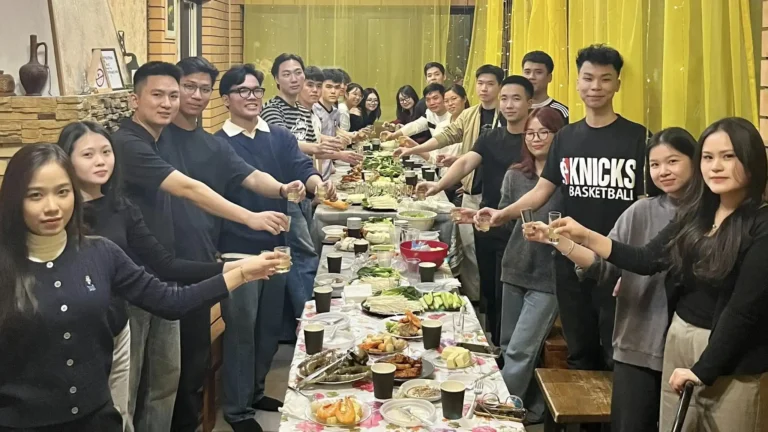 Sinh viên Đại học Xã hội và Đại học Vật lý Kỹ thuật cùng nhau đón Tết 5 sinh vien dai hoc xa hoi va dai hoc vat ly ky thuat cung nhau don tet