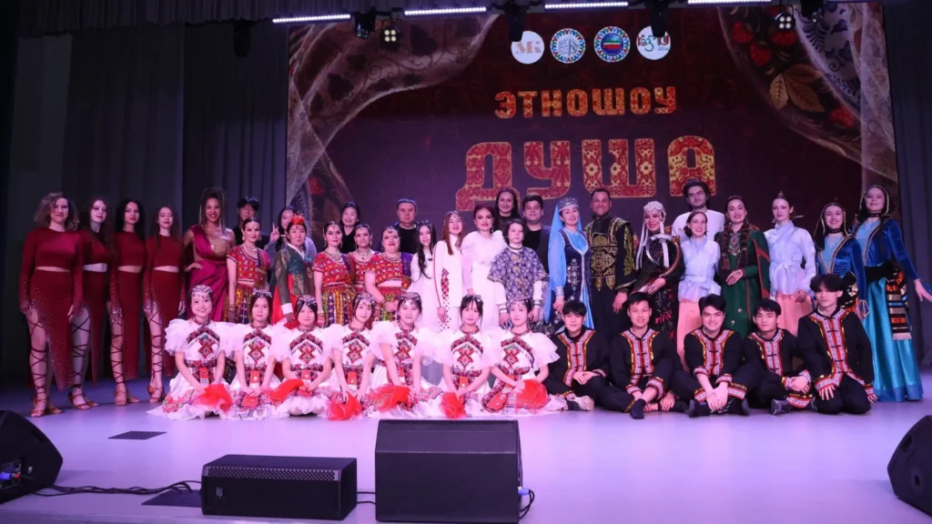 sinh vien viet nam tai kazan toa sang tren san khau quoc te