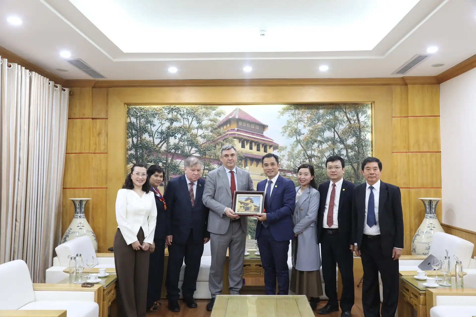 dai hoc quoc gia ha noi day mo rong khong gian hoc thuat viet nga 1