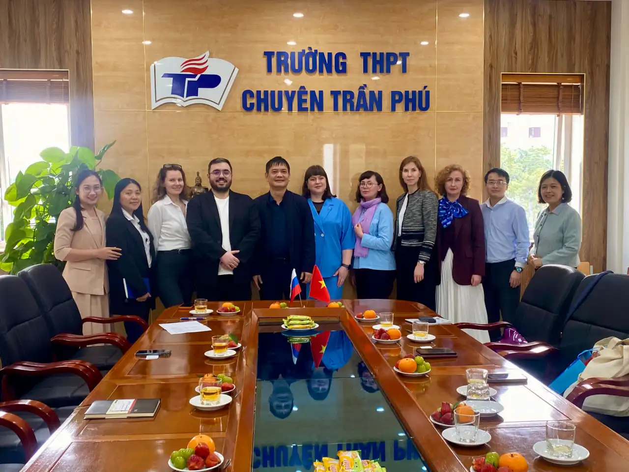 Đoàn trường đại học Nga làm việc tại Trường THPT chuyên Trần Phú 2 doan truong dai hoc nga lam viec tai truong thpt chuyen tran phu 1