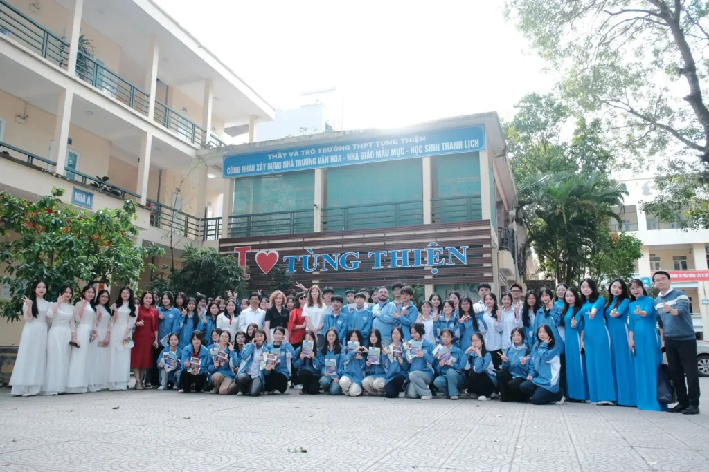 Học sinh Trường THPT Tùng Thiện tiếp cận cơ hội du học Nga 1 hoc sinh truong thpt tung thien tiep can co hoi du hoc nga