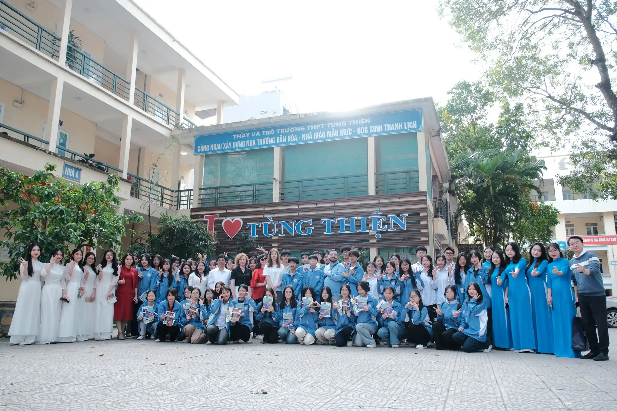 Học sinh Trường THPT Tùng Thiện tiếp cận cơ hội du học Nga 2 hoc sinh truong thpt tung thien tiep can co hoi du hoc nga