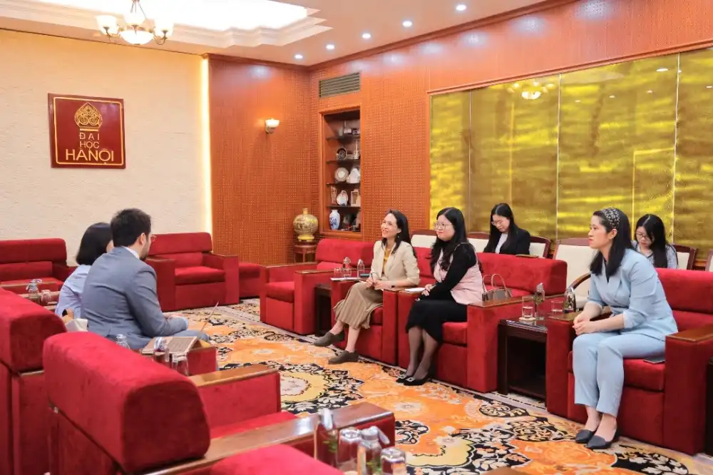 vien tieng nga puskin tham va lam viec tai truong dai hoc ha noi 1