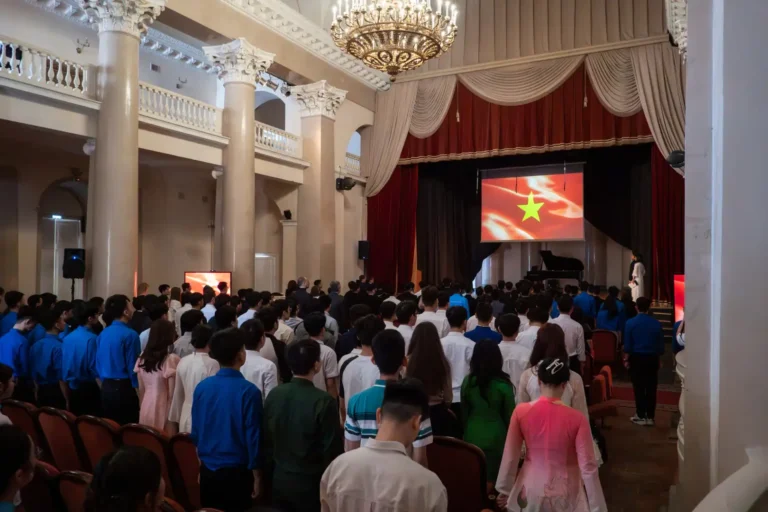 Đại học Herzen long trọng tổ chức Ngày Thanh niên Việt Nam 19 dai hoc herzen long trong to chuc ngay thanh nien viet nam 1