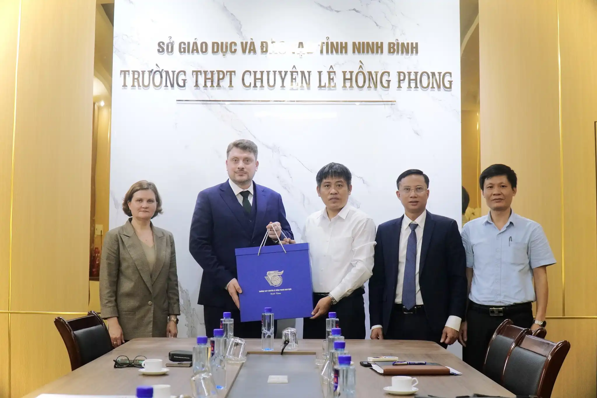 doan cac truong dai hoc nga tham va lam viec tai ninh binh