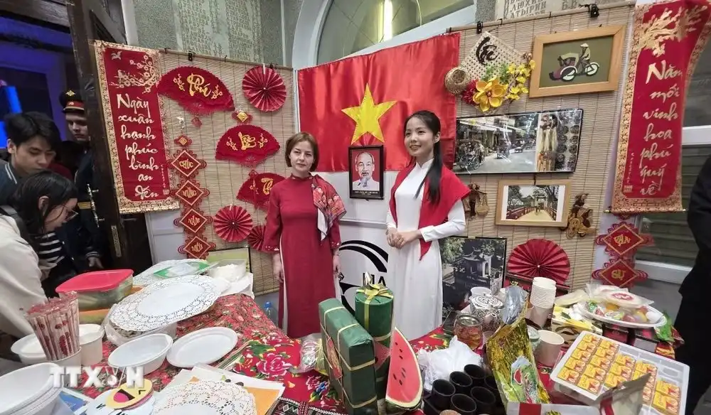 Sinh viên Việt Nam quảng bá văn hóa quê hương tại Đại học MADI 3 sinh vien viet nam quang ba van hoa que huong tai dai hoc madi 1