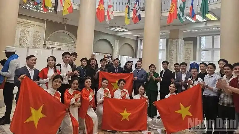 Sinh viên Việt Nam quảng bá văn hóa quê hương tại Đại học MADI 1 sinh vien viet nam quang ba van hoa que huong tai dai hoc madi 2