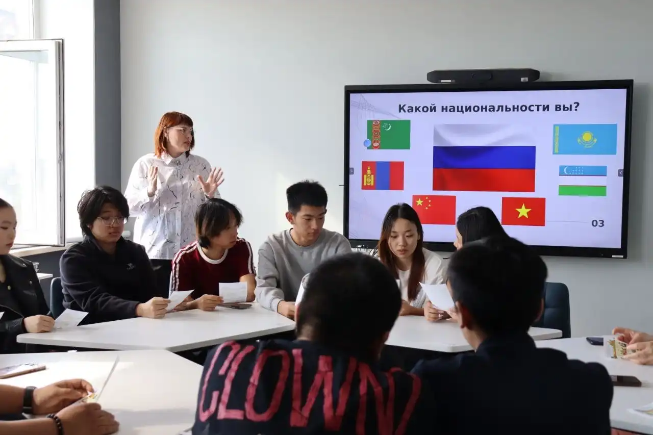 sinh vien viet nam tham gia hoat dong quoc te tai dai hoc su pham omsk