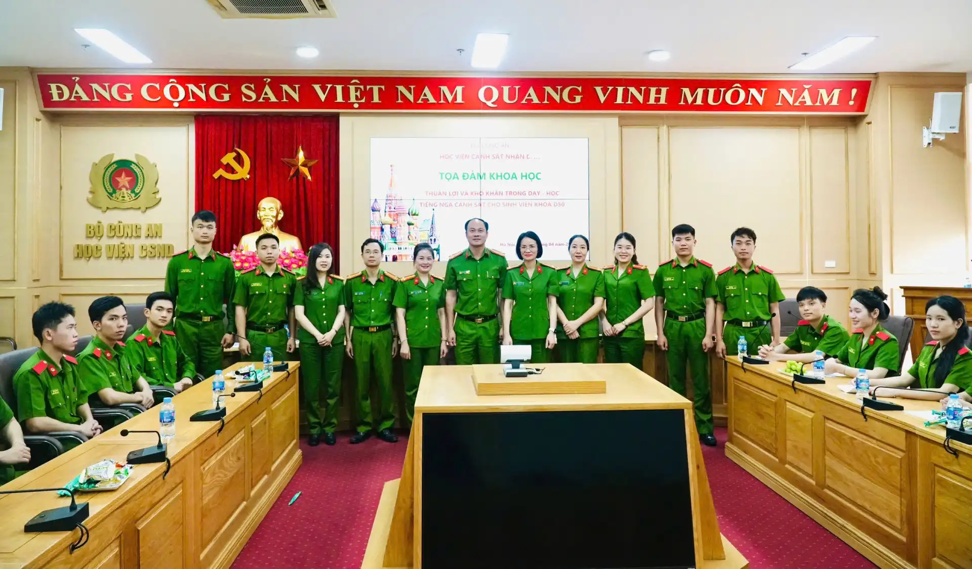 Tọa đàm khoa học về dạy và học tiếng Nga tại Học viện Cảnh sát nhân dân 2 toa dam khoa hoc ve day va hoc tieng nga tai hoc vien canh sat nhan dan