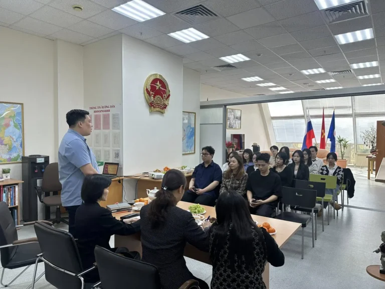 doan cong tac dang uy nga tham chi doan sinh vien ekaterinburg