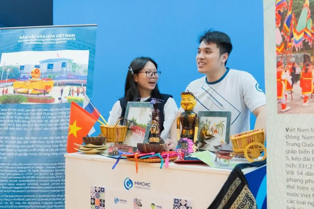 du hoc sinh viet nam tham gia ngay hoi sinh vien quoc te misis 2026 2