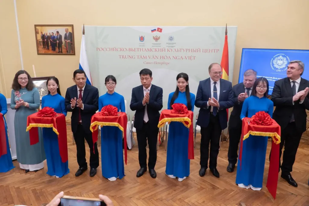 lan toa tri thuc va van hoa qua tu sach tieng viet tai dai hoc herzen 3