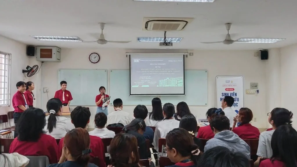sinh vien khoa tieng nga hcmue tham gia hoi nghi nghien cuu khoa hoc