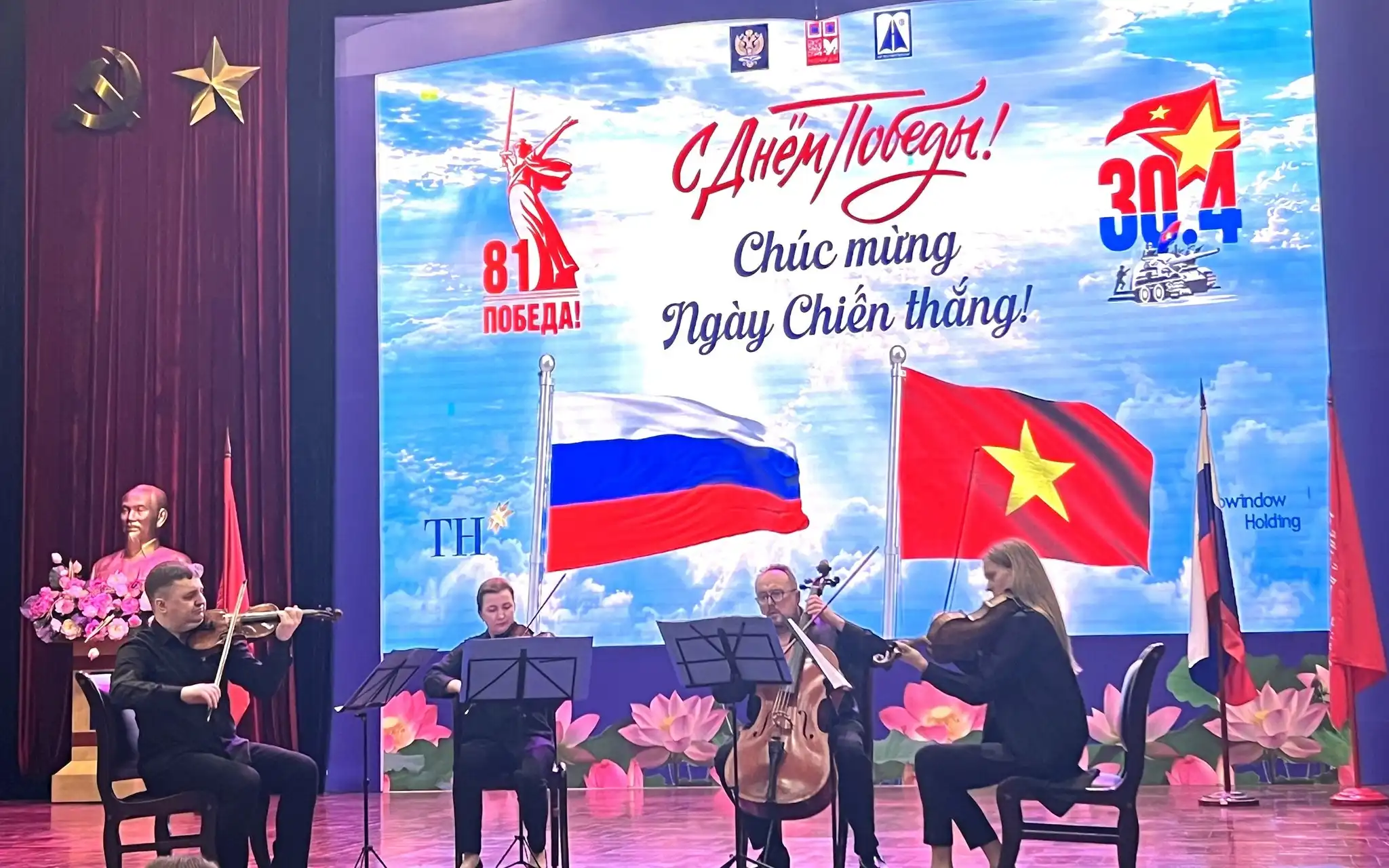 Sự kiện Trung đoàn bất tử tại Trường THPT chuyên Hà Nội - Amsterdam 3 su kien trung doan bat tu tai truong thpt chuyen ha noi amsterdam 2