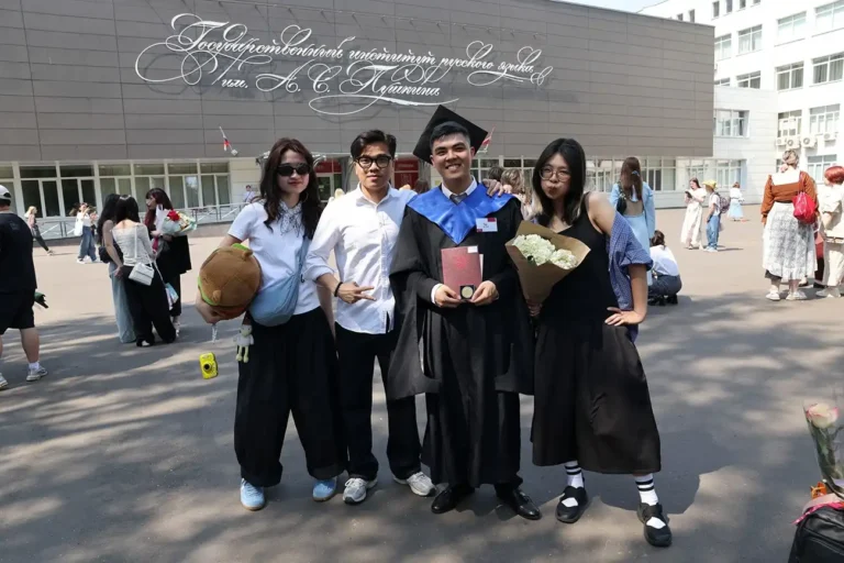 vi sao sinh vien quoc te va du hoc sinh viet chon hoc tieng nga 3