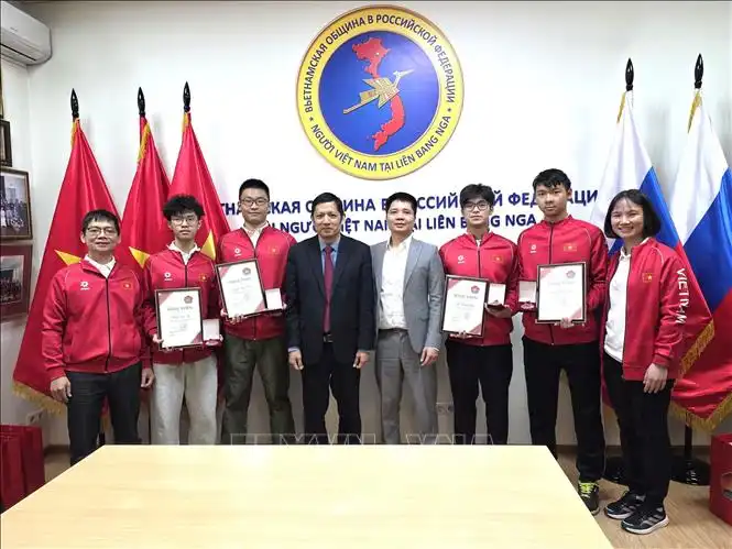 Vinh danh học sinh Việt đạt thành tích tại Olympic Hóa học Mendeleev 11 vinh danh hoc sinh viet dat thanh tich tai olympic hoa hoc mendeleev 1