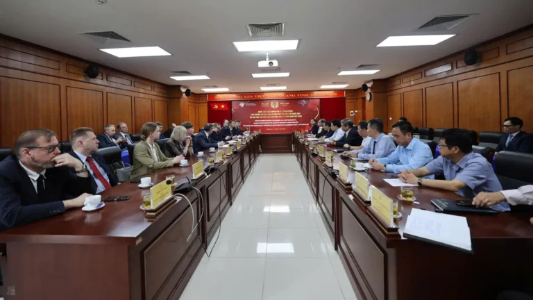Bộ Khoa học và Giáo dục Đại học Nga thăm Viện Hàn lâm Khoa học và Công nghệ 21 bo khoa hoc va giao duc dai hoc nga tham vien han lam khoa hoc va cong nghe 1