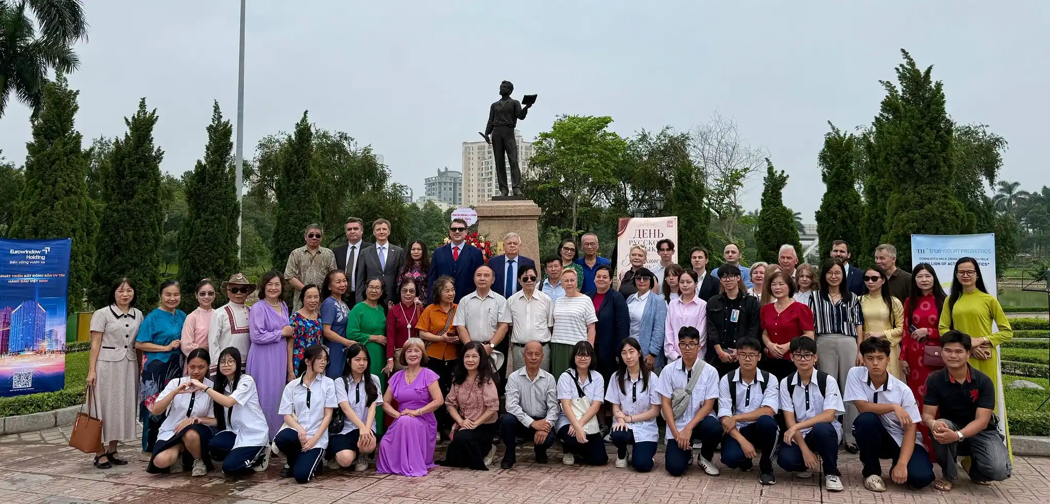 ha noi ky niem ngay tieng nga va ngay sinh dai thi hao pushkin