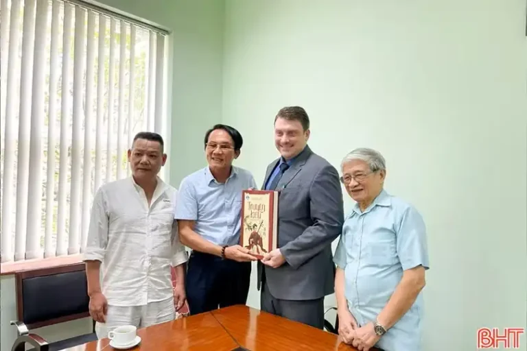 ket noi giua hai dong ho dai thi hao nguyen du pushkin 2