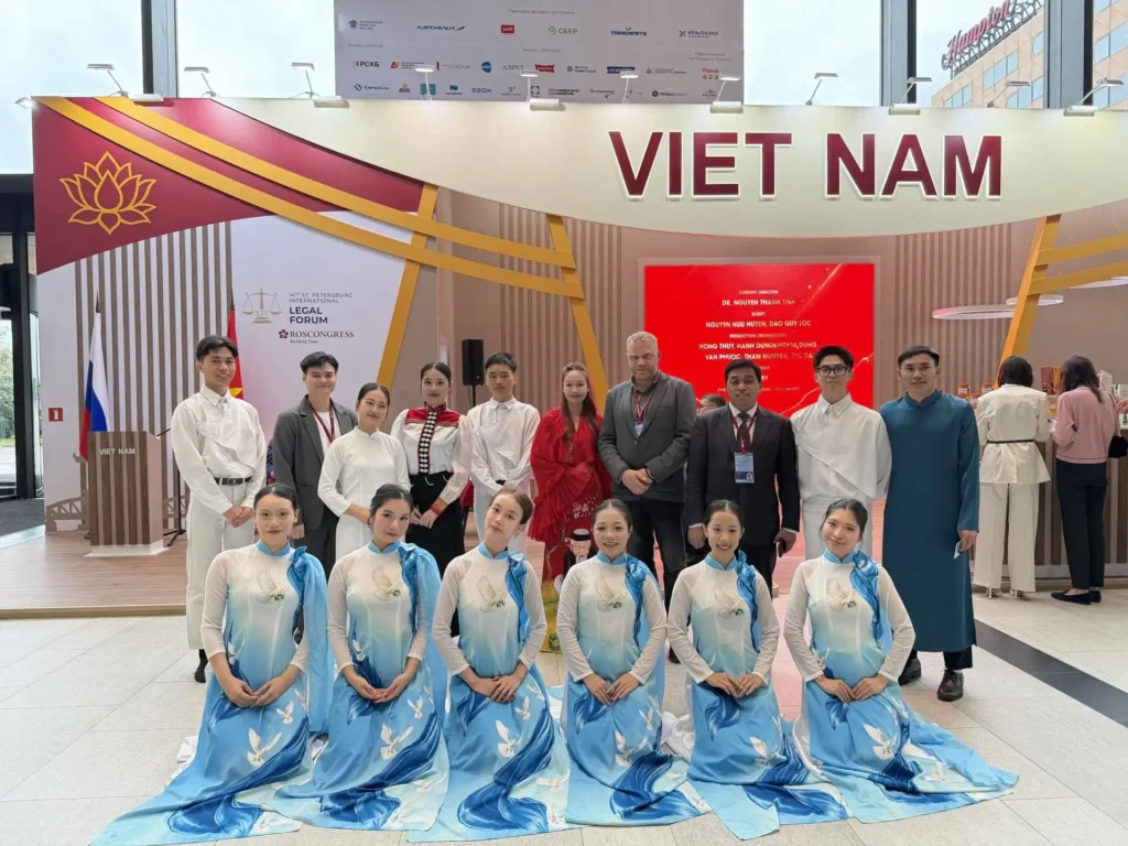 quang ba van hoa viet tai dien dan phap ly quoc te saint petersburg