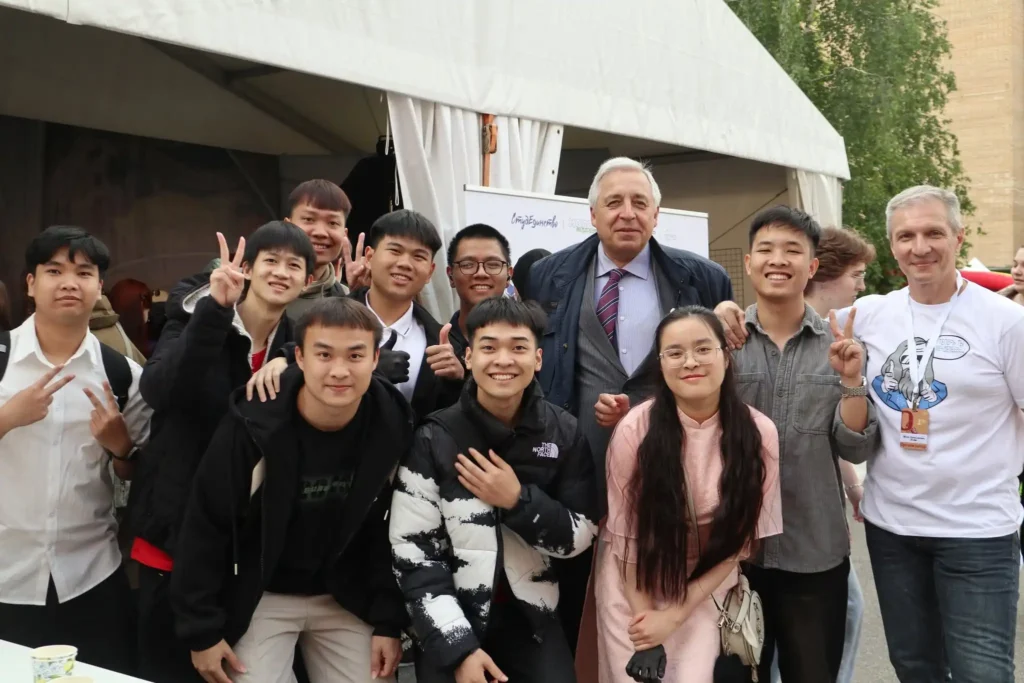 sinh vien quang ba net dep viet tai dai hoc cong nghe hoa mendeleev
