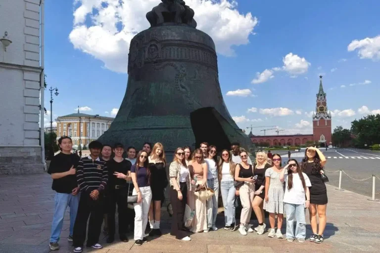 sinh vien ranepa tham quan dien kremlin nhan ngay quoc khanh nga 2