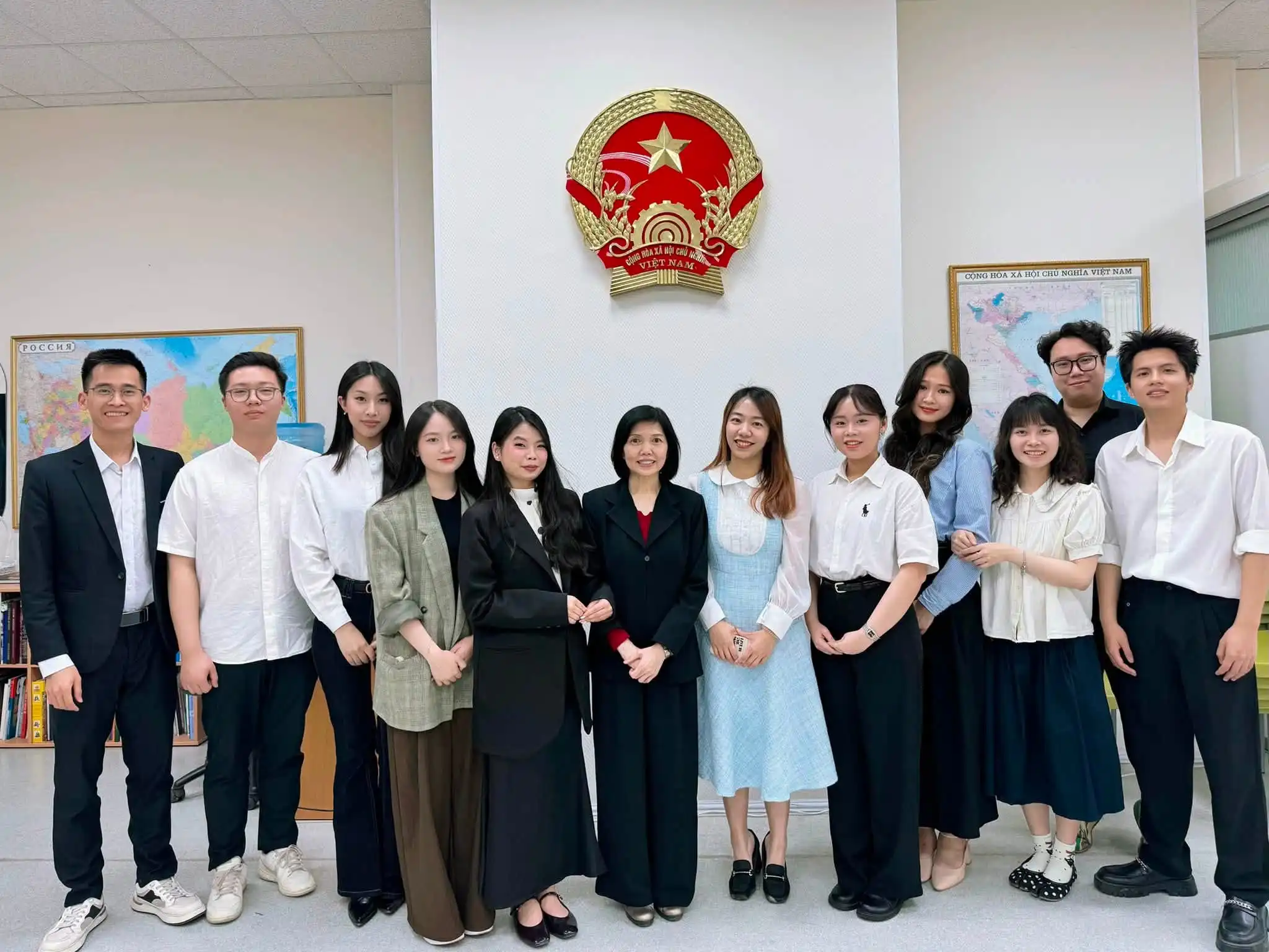 sinh vien tyumen gap mat tong lanh su viet nam tai ekaterinburg