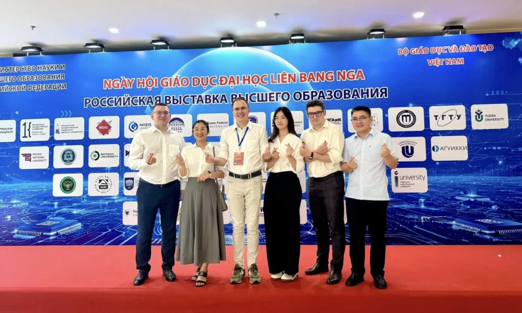 sinh vien ulis tich luy kinh nghiem tai ngay hoi giao duc dai hoc nga