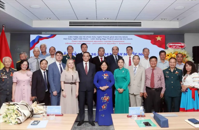 Thành phố Hồ Chí Minh tổ chức buổi gặp mặt kỷ niệm Ngày nước Nga 13 thanh pho ho chi minh to chuc buoi gap mat ky niem ngay nuoc nga