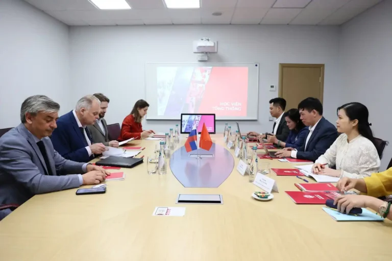 Trường Đại học Luật Hà Nội thúc đẩy hợp tác với Học viện Tổng thống 3 truong dai hoc luat ha noi thuc day hop tac voi hoc vien tong thong