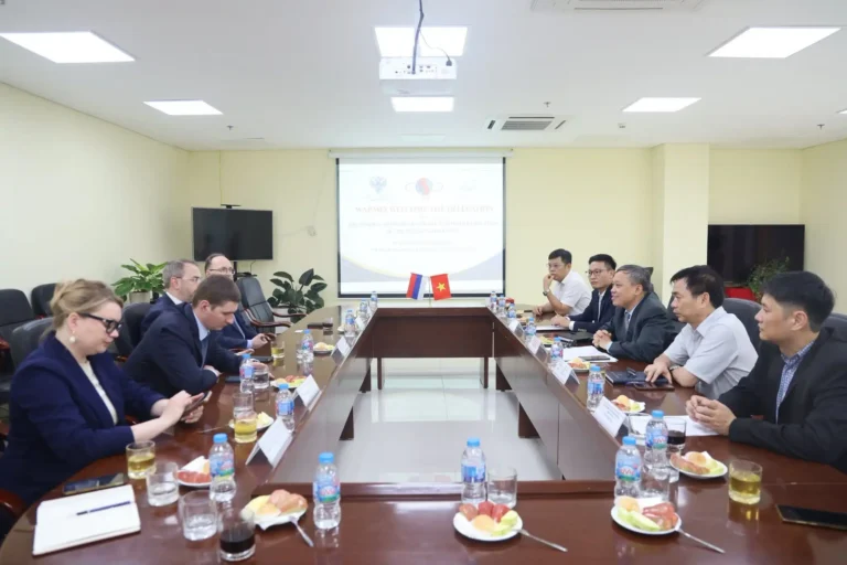 Viện Vật lý đón đoàn Bộ Khoa học và Giáo dục Đại học Liên bang Nga 19 vien vat ly don doan bo khoa hoc va giao duc dai hoc lien bang nga