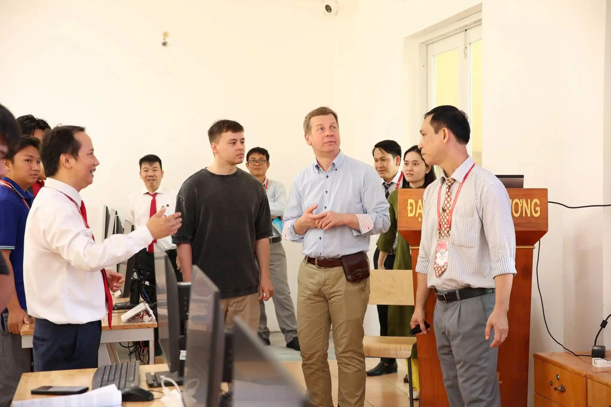 bdu thuc day hop tac voi doan chuyen gia den tu spbpu