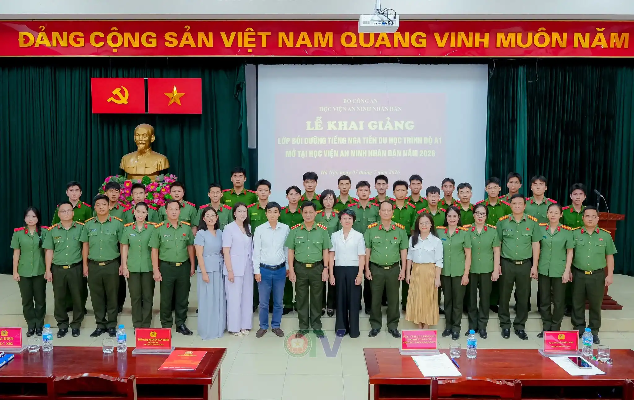 hoc vien an ninh nhan dan khai giang lop tieng nga tien du hoc
