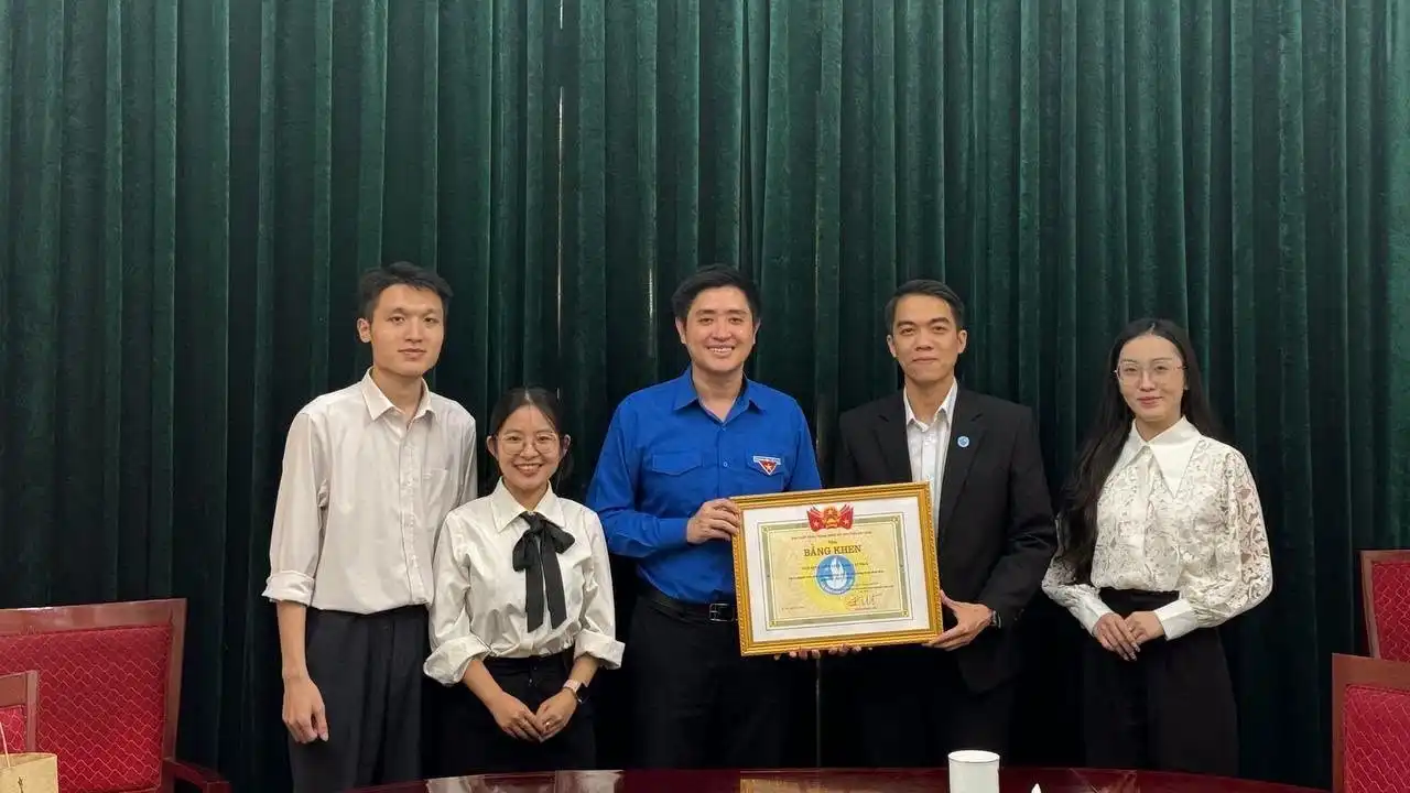 trung uong hoi sinh vien lam viec voi hoi sinh vien viet nam tai nga