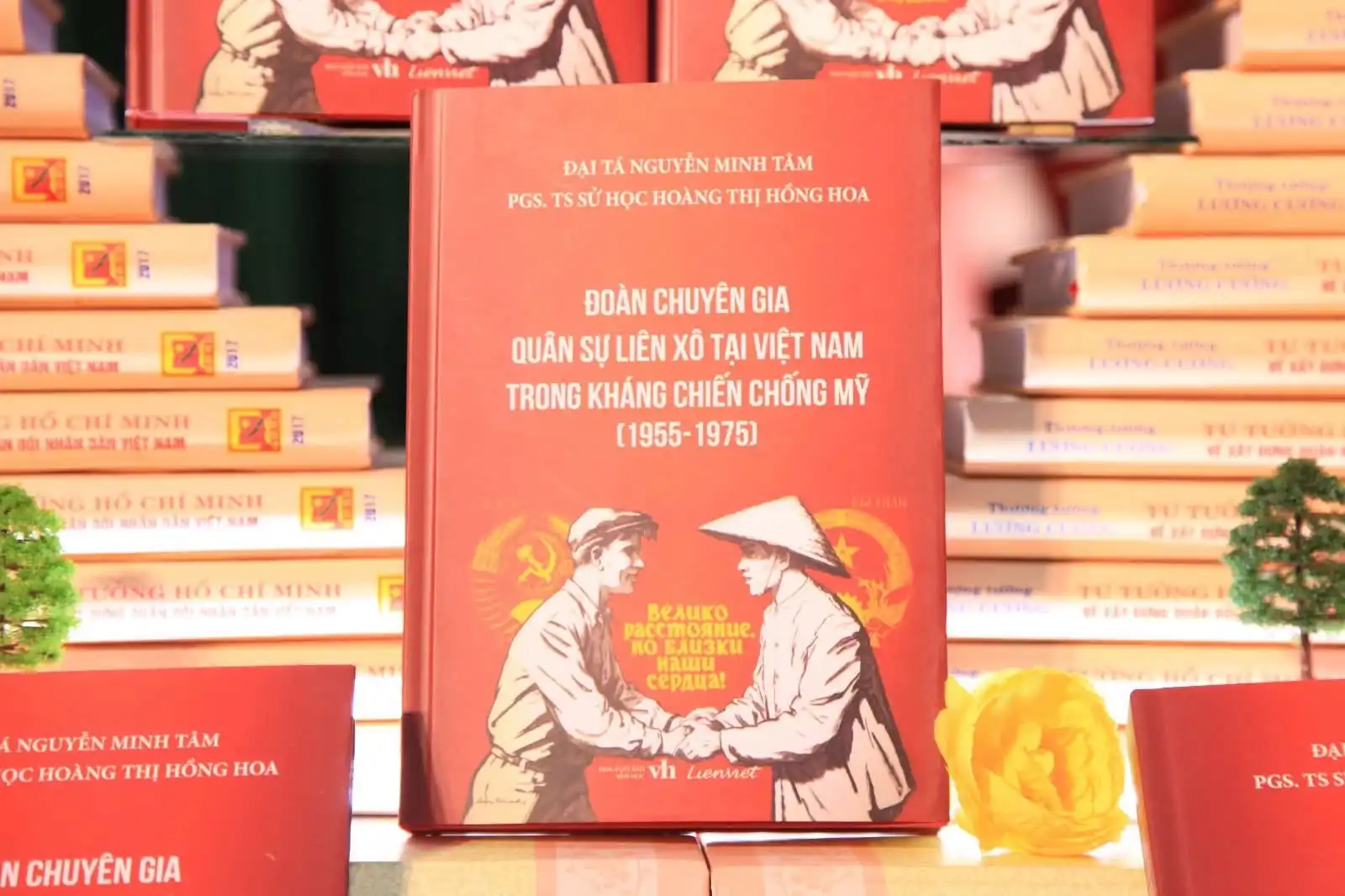 ra mat cuon sach tri an quan nhan lien xo tung ho tro viet nam 1
