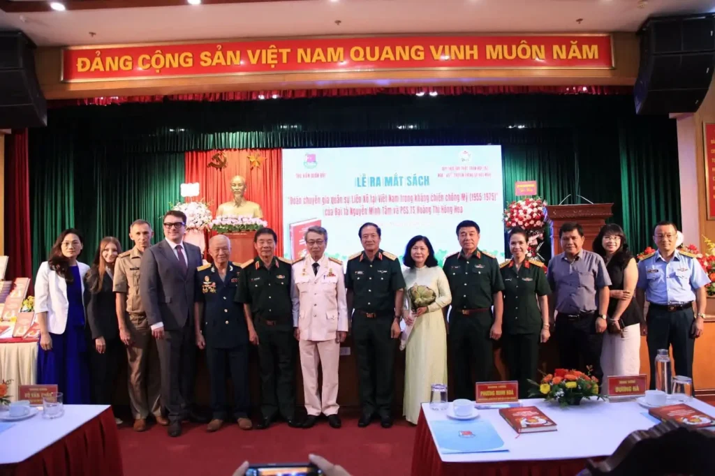 ra mat cuon sach tri an quan nhan lien xo tung ho tro viet nam 2