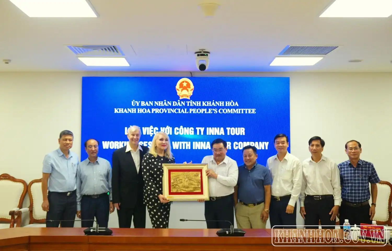 ubnd tinh khanh hoa lam viec voi doanh nghiep du lich nga 2