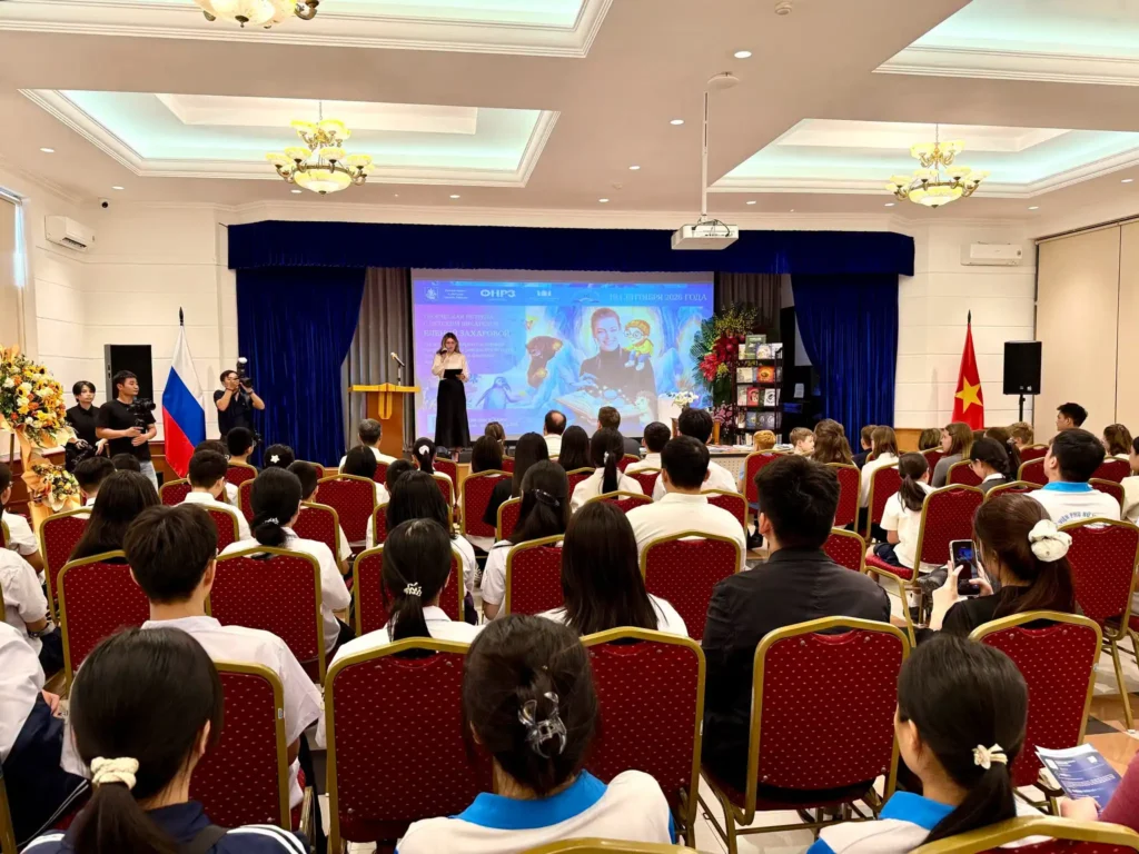 100 cuon sach thieu nhi nga duoc trao tang tai ha noi