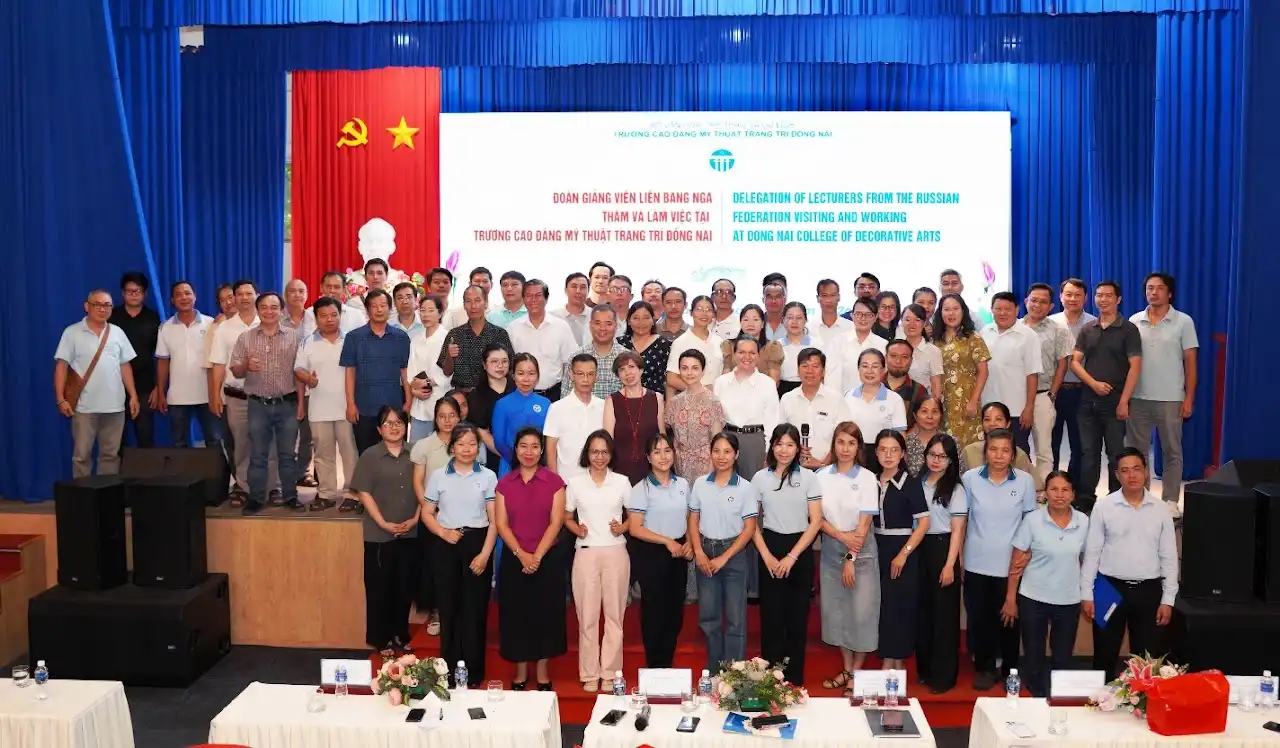 dai hoc van hoa moskva tham truong cao dang my thuat trang tri dong nai