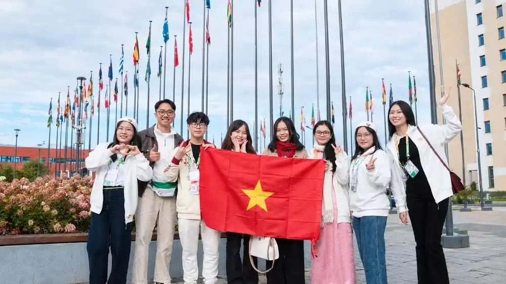 hon 100 dai bieu viet nam tham du lien hoan thanh nien quoc te 2026 2