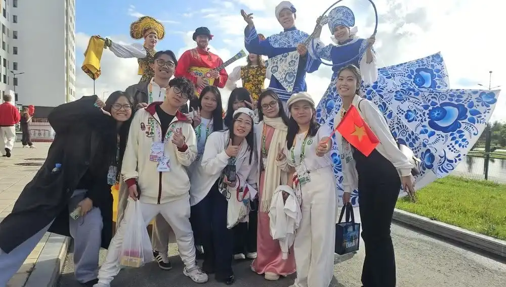 hon 100 dai bieu viet nam tham du lien hoan thanh nien quoc te 2026 3