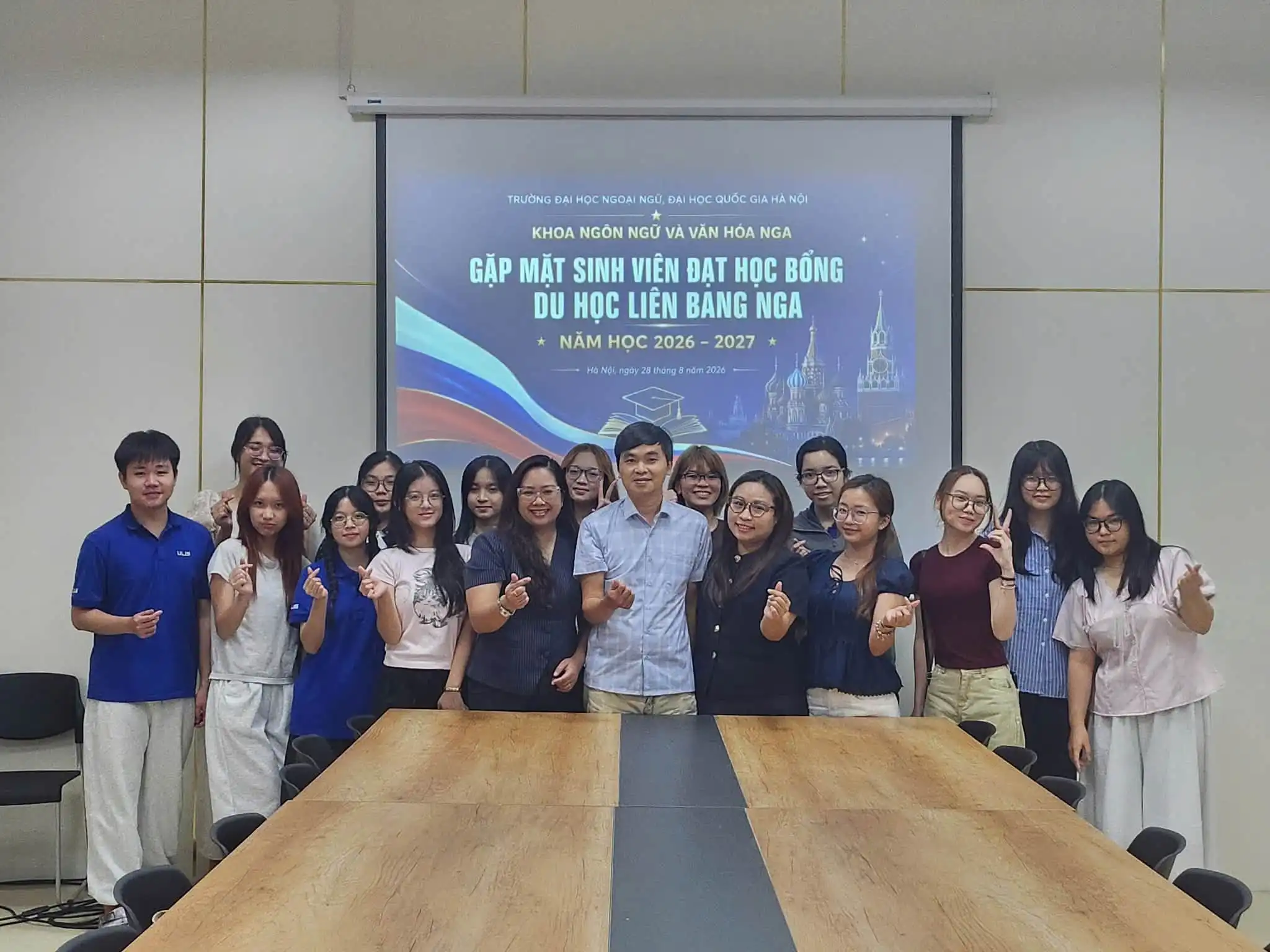 khoa nga ulis gap mat sinh vien nhan hoc bong du hoc nga 2026 2027