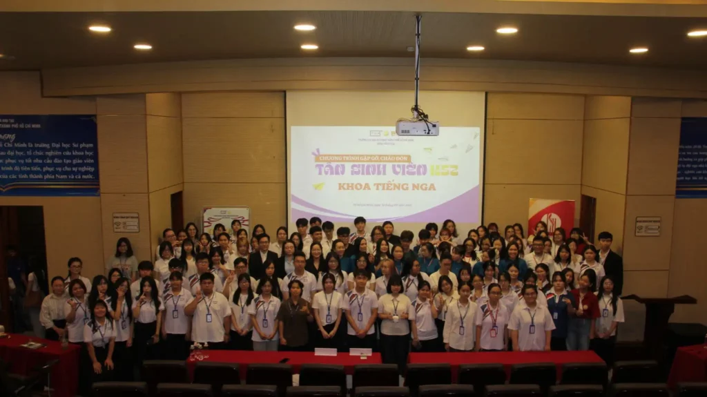 khoa tieng nga hcmue chao don 118 tan sinh vien k52