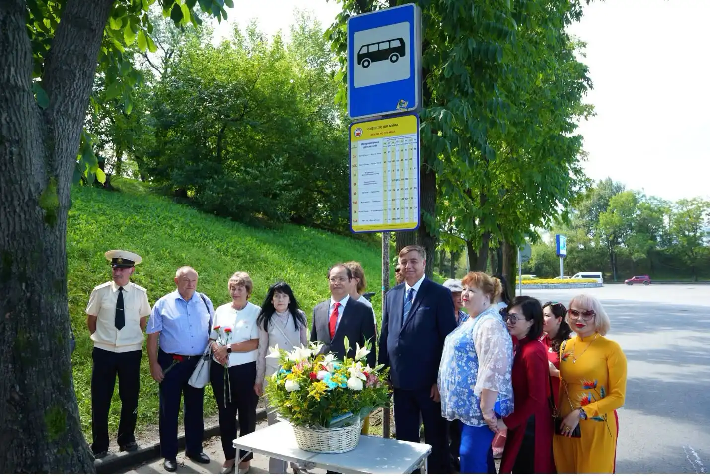 mot tram xe buyt tai vladivostok mang ten cong vien ho chi minh
