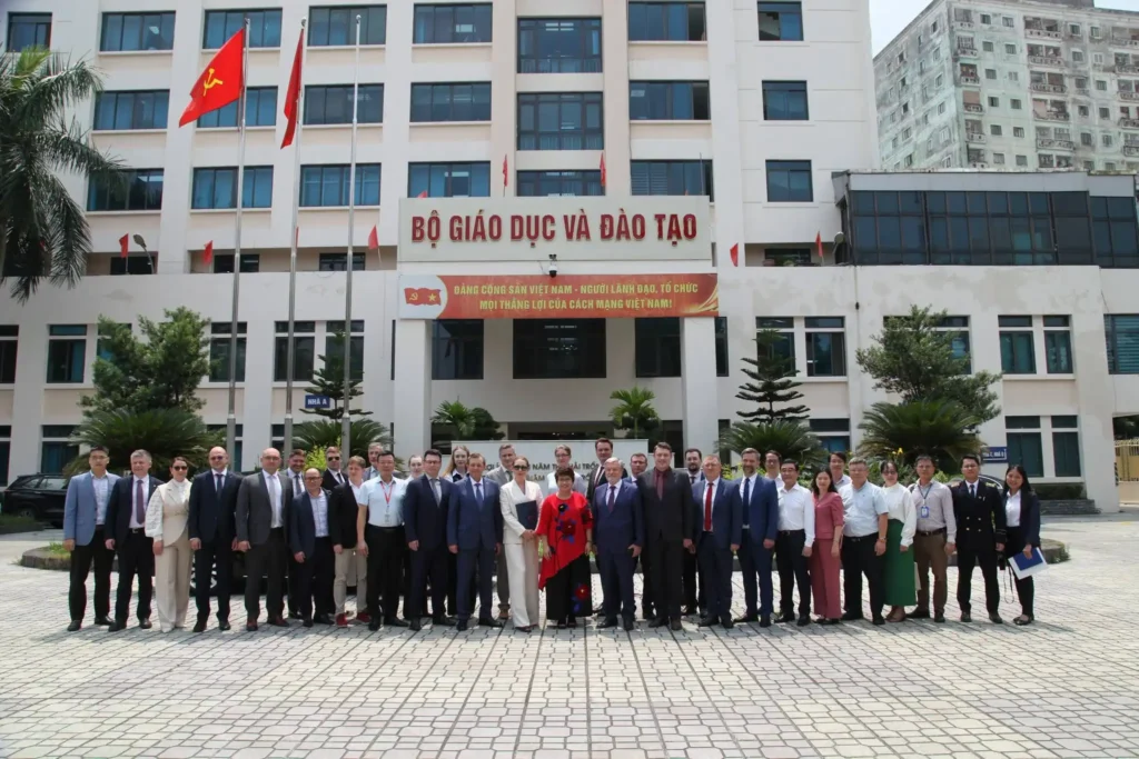 nga va viet nam ket noi dao tao ky su voi nhu cau cong nghiep 1