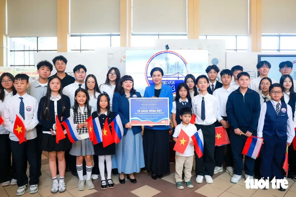Phu nhân Ngô Phương Ly thăm Trường phổ thông số 1253 1 phu nhan ngo phuong ly tham truong pho thong so 1253 2