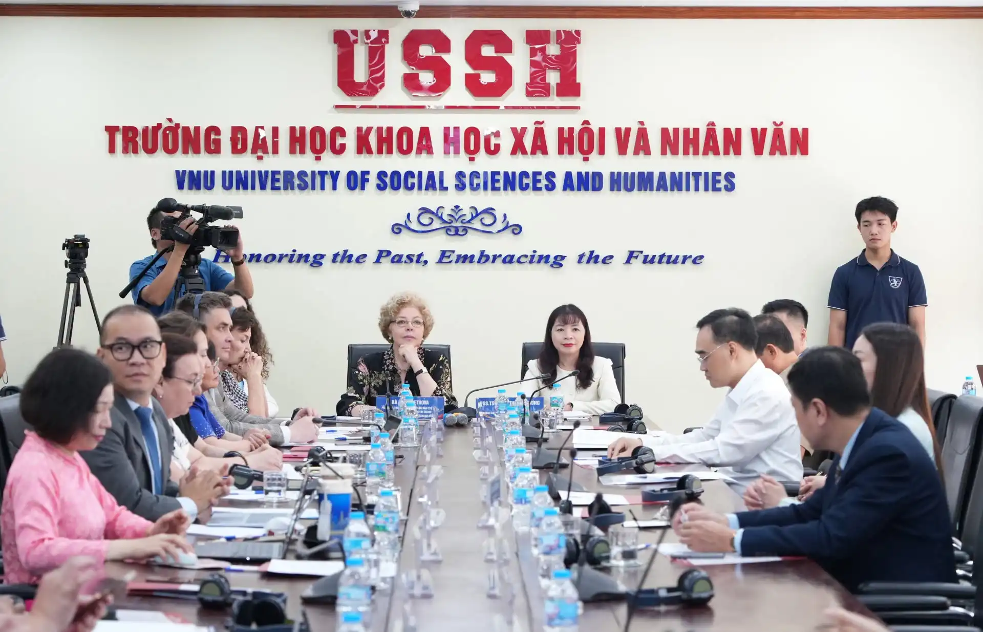 toa dam du lich viet nga tai truong dai hoc khoa hoc xa hoi va nhan van 2